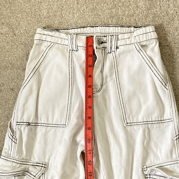 Preloved Y2K Women's White Elasticated Waistband Cargo Jeans - UK Size 8 - Picture 12 of 13